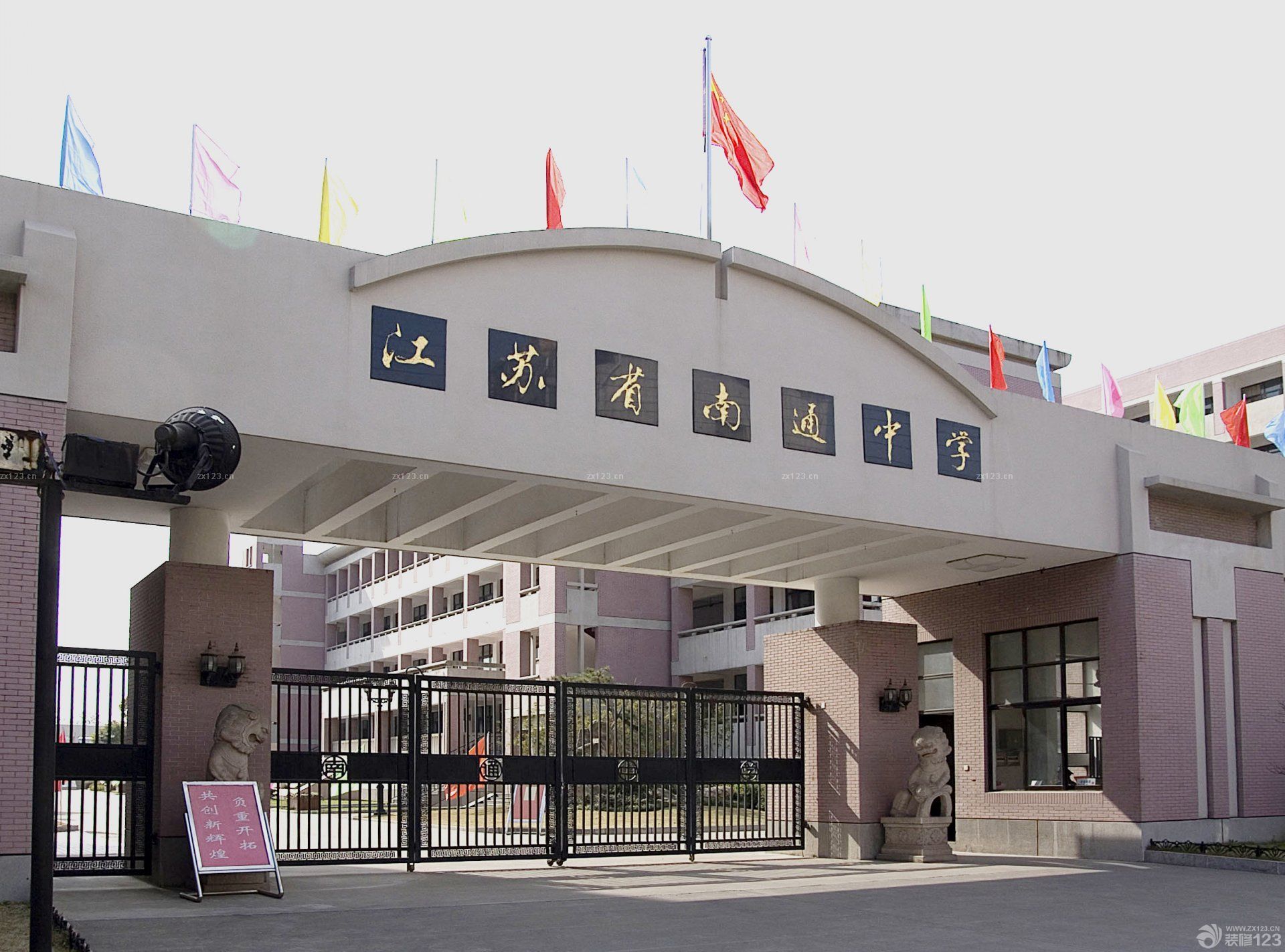 中学学校大门装修效果图2022图片